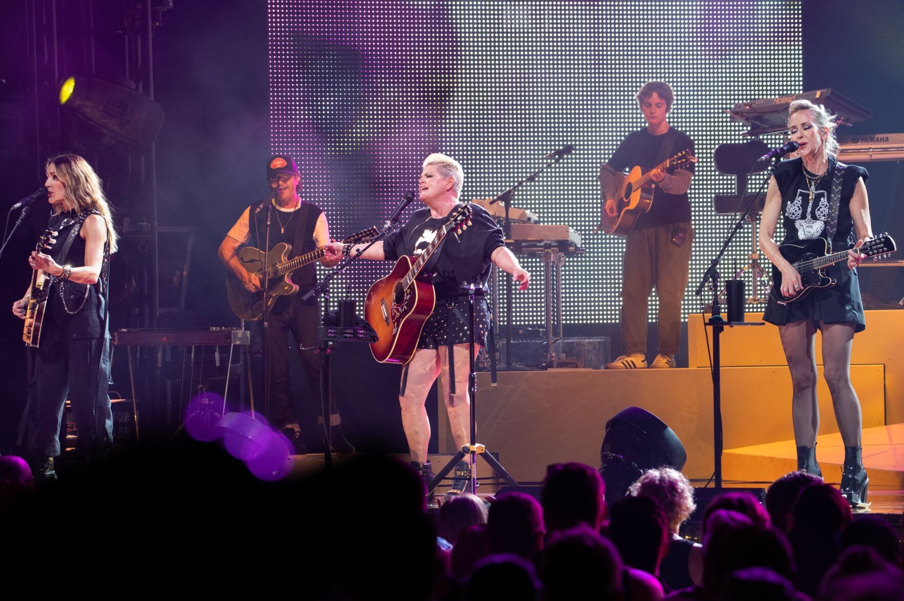 The Chicks kick off summer tour at Hollywood Casino Amphitheatre